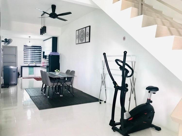 Chempaka Homestay Seri Iskandar Extérieur photo