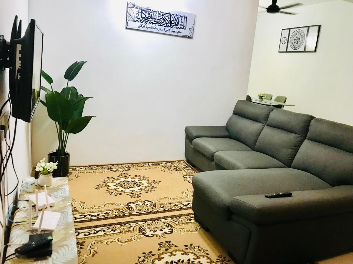 Chempaka Homestay Seri Iskandar Extérieur photo